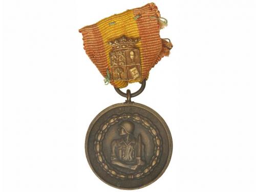CONDECORACIONES ESPAÑOLAS. Lote 8 piezas. Lote compuesto por