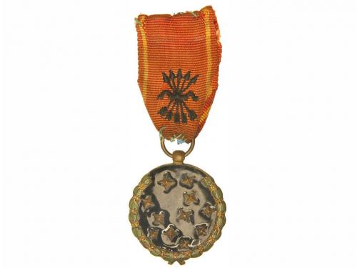 CONDECORACIONES ESPAÑOLAS. Lote 8 piezas. Lote compuesto por