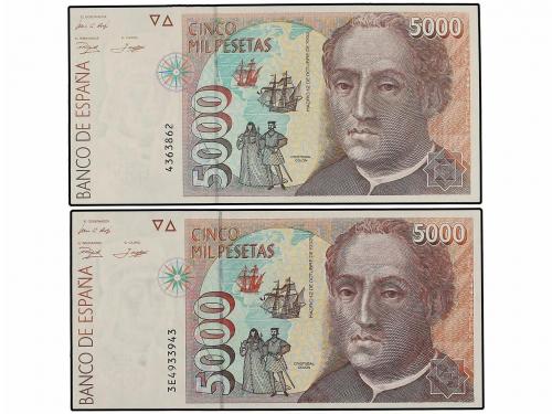 JUAN CARLOS I. Lote 2 billetes 5.000 Pesetas. 12 Octubre 199