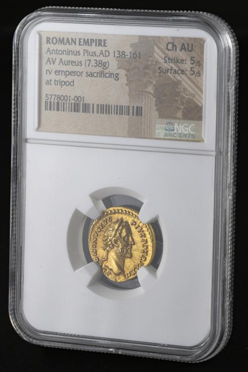 IMPERIO ROMANO. Áureo. Acuñada el 145-161 d.C. ANTONINO PÍO.