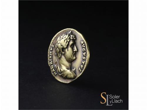 IMPERIO ROMANO. Áureo. Acuñada el 125-128 d.C. ADRIANO. Anv.