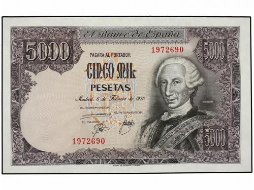 JUAN CARLOS I. Lote 2 billetes 5.000 Pesetas. 6 Febrero 1976