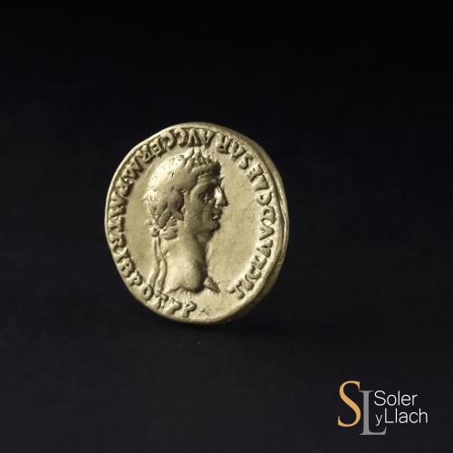 IMPERIO ROMANO. Áureo. Acuñada el 50-54 d.C. CLAUDIO y AGRIP