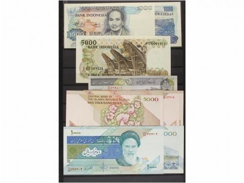 BILLETES EXTRANJEROS. Lote de unos 250 billetes. Siglo XX. V