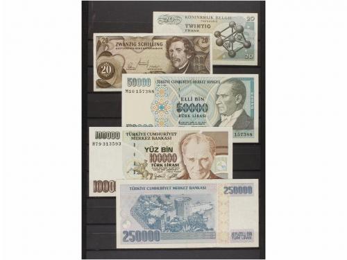 BILLETES EXTRANJEROS. Lote de unos 250 billetes. Siglo XX. V