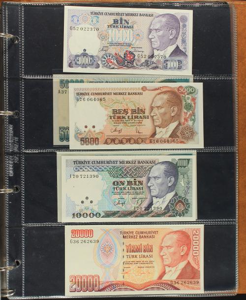 BILLETES EXTRANJEROS. Lote 238 billetes. Siglo XX. ARMENIA,
