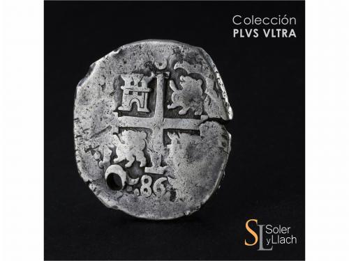 CARLOS II. 8 Reales. 1686. LIMA. R. 26,85 grs. Perforación. 