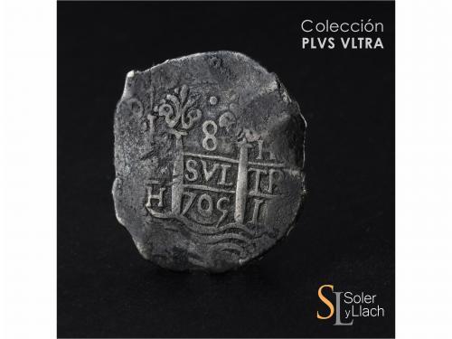 FELIPE V. 8 Reales. 1705. LIMA. H. 25,59 grs. Pátina oscura.