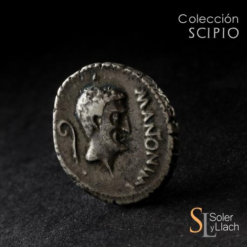 IMPERIO ROMANO. Denario. Acuñada el 43 a.C. JULIO CÉSAR y MA