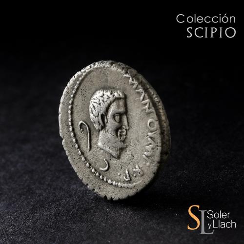 IMPERIO ROMANO. Denario. Acuñada el 43 a.C. JULIO CÉSAR y MA