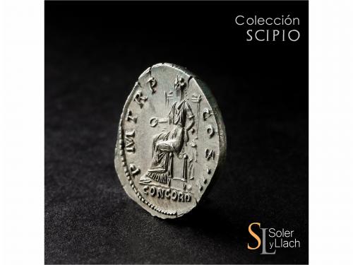 IMPERIO ROMANO. Denario. Acuñada el 119-122 d.C. ADRIANO. An