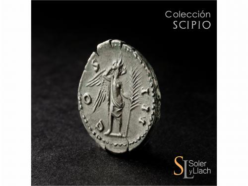 IMPERIO ROMANO. Denario. Acuñada el 125-128 d.C. ADRIANO. An