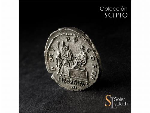 IMPERIO ROMANO. Denario. Acuñada el 119-122 d.C. ADRIANO. An