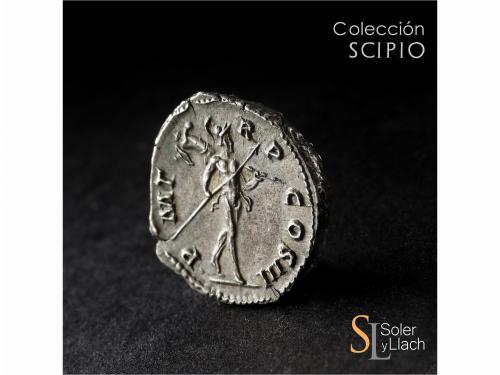 IMPERIO ROMANO. Denario. Acuñada el 119-122 d.C. ADRIANO. An