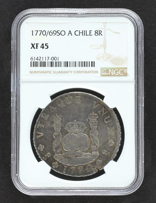 CARLOS III. 8 Reales. 1770/69. SANTIAGO. A. 26,93 grs. Colum