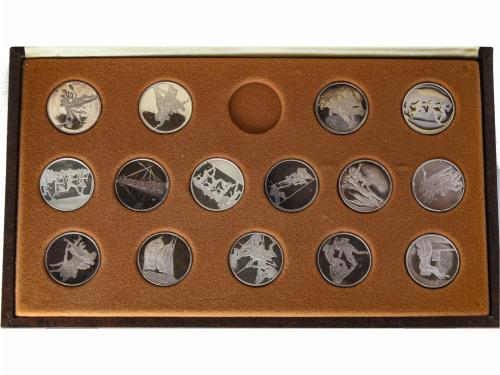 MEDALLAS ESPAÑOLAS. Lote 2 series 9 y 15 medallas. 1976 y 19