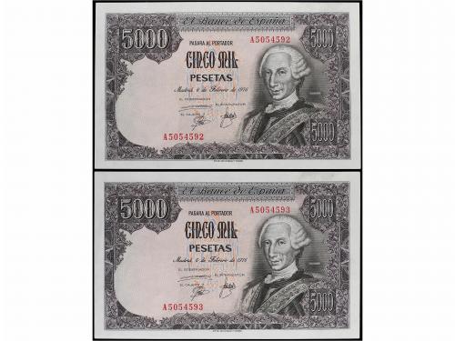 JUAN CARLOS I. Lote 2 billetes 5.000 Pesetas. 6 Febrero 1976
