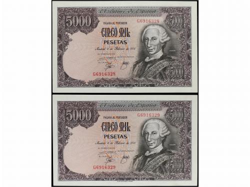 JUAN CARLOS I. Lote 2 billetes 5.000 Pesetas. 6 Febrero 1976