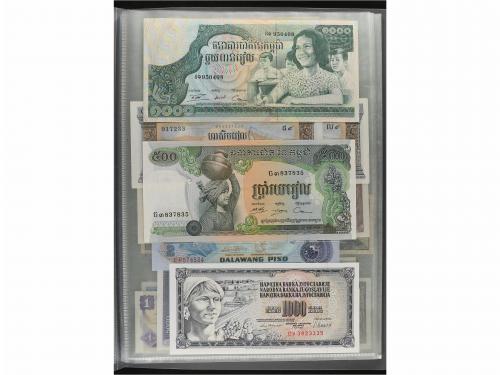 BILLETES EXTRANJEROS. Lote 218 billetes. Siglo XX. En 5 carp