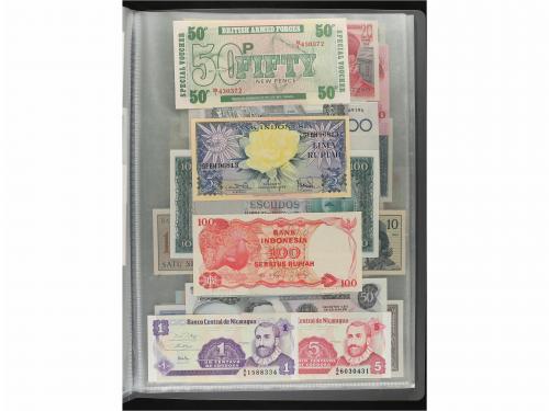 BILLETES EXTRANJEROS. Lote 218 billetes. Siglo XX. En 5 carp