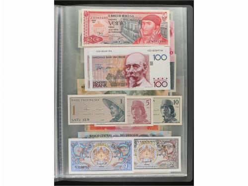 BILLETES EXTRANJEROS. Lote 218 billetes. Siglo XX. En 5 carp