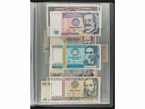 BILLETES EXTRANJEROS. Lote 218 billetes. Siglo XX. En 5 carp