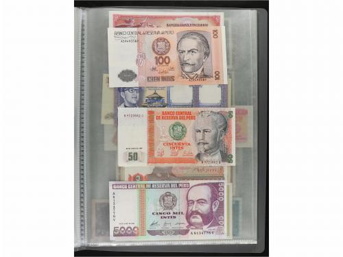 BILLETES EXTRANJEROS. Lote 218 billetes. Siglo XX. En 5 carp