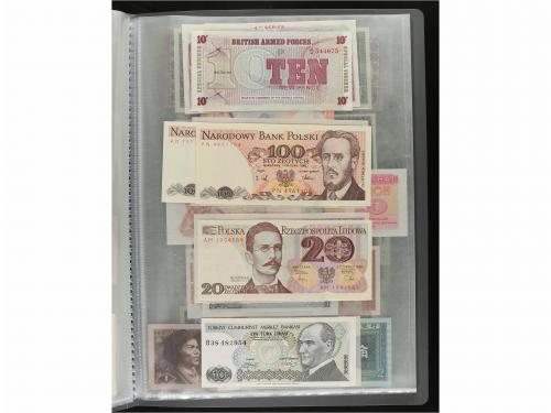 BILLETES EXTRANJEROS. Lote 218 billetes. Siglo XX. En 5 carp