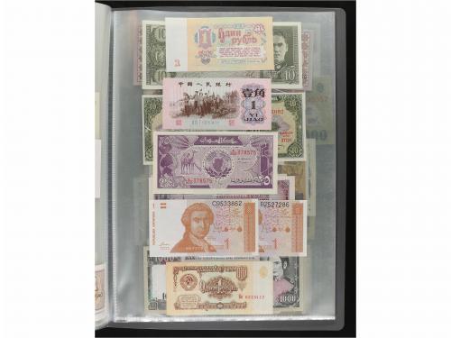 BILLETES EXTRANJEROS. Lote 218 billetes. Siglo XX. En 5 carp