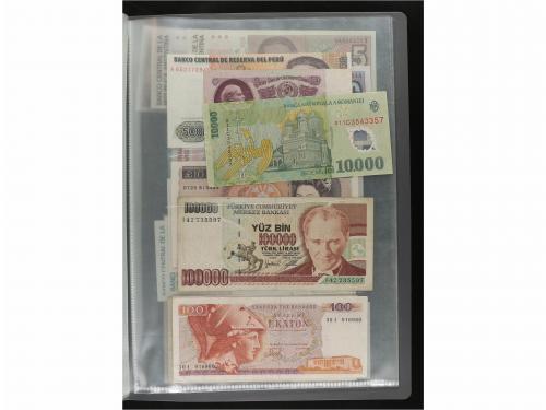 BILLETES EXTRANJEROS. Lote 218 billetes. Siglo XX. En 5 carp