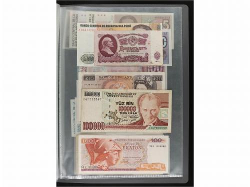 BILLETES EXTRANJEROS. Lote 218 billetes. Siglo XX. En 5 carp