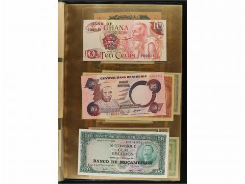 BILLETES EXTRANJEROS. Lote 218 billetes. Siglo XX. En 5 carp