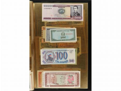 BILLETES EXTRANJEROS. Lote 218 billetes. Siglo XX. En 5 carp