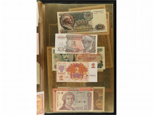 BILLETES EXTRANJEROS. Lote 218 billetes. Siglo XX. En 5 carp