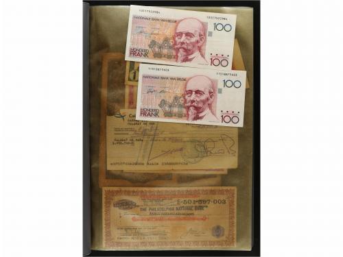 BILLETES EXTRANJEROS. Lote 218 billetes. Siglo XX. En 5 carp