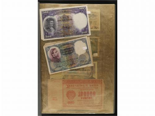 BILLETES EXTRANJEROS. Lote 218 billetes. Siglo XX. En 5 carp