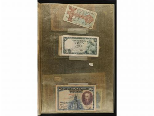 BILLETES EXTRANJEROS. Lote 218 billetes. Siglo XX. En 5 carp