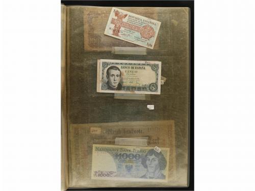 BILLETES EXTRANJEROS. Lote 218 billetes. Siglo XX. En 5 carp