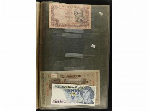 BILLETES EXTRANJEROS. Lote 218 billetes. Siglo XX. En 5 carp