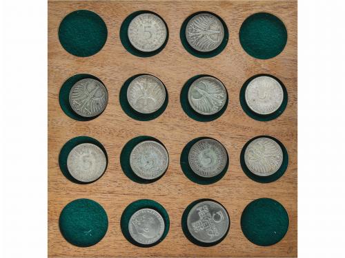 LOTES y COLECCIONES. Monetario con 121 monedas de plata. Mad