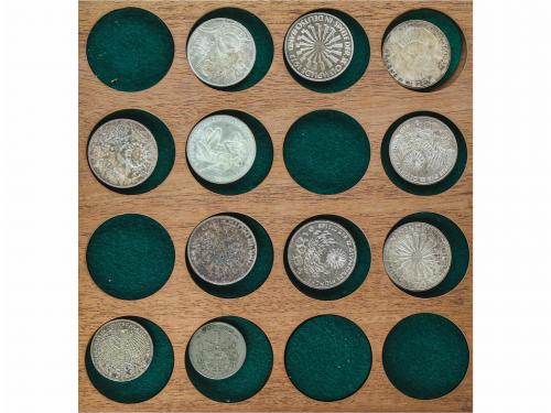 LOTES y COLECCIONES. Monetario con 121 monedas de plata. Mad