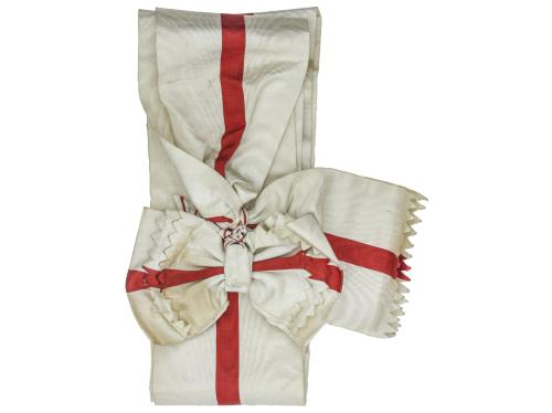 CONDECORACIONES ESPAÑOLAS. Lote 5 insignias y Banda de la gr