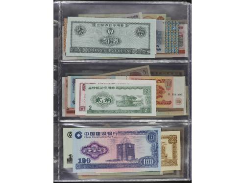 BILLETES EXTRANJEROS. Lote Más de 200 Billetes. Siglo XX. DI