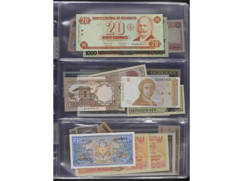 BILLETES EXTRANJEROS. Lote Más de 200 Billetes. Siglo XX. DI