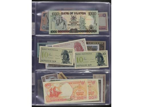 BILLETES EXTRANJEROS. Lote Más de 200 Billetes. Siglo XX. DI