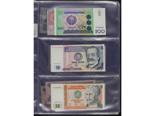 BILLETES EXTRANJEROS. Lote Más de 200 Billetes. Siglo XX. DI