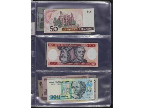 BILLETES EXTRANJEROS. Lote Más de 200 Billetes. Siglo XX. DI