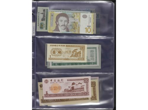 BILLETES EXTRANJEROS. Lote Más de 200 Billetes. Siglo XX. DI