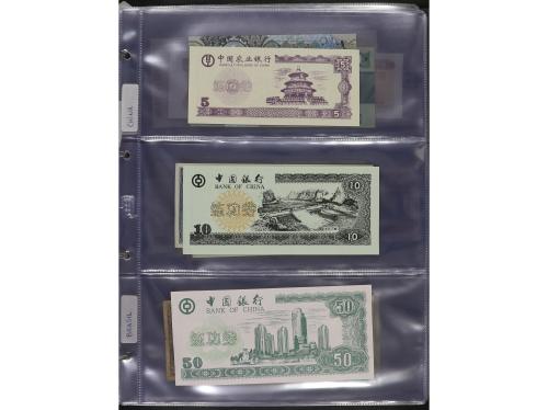 BILLETES EXTRANJEROS. Lote Más de 200 Billetes. Siglo XX. DI