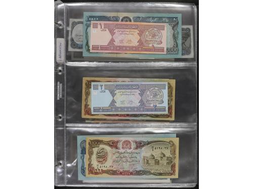 BILLETES EXTRANJEROS. Lote Más de 200 Billetes. Siglo XX. DI